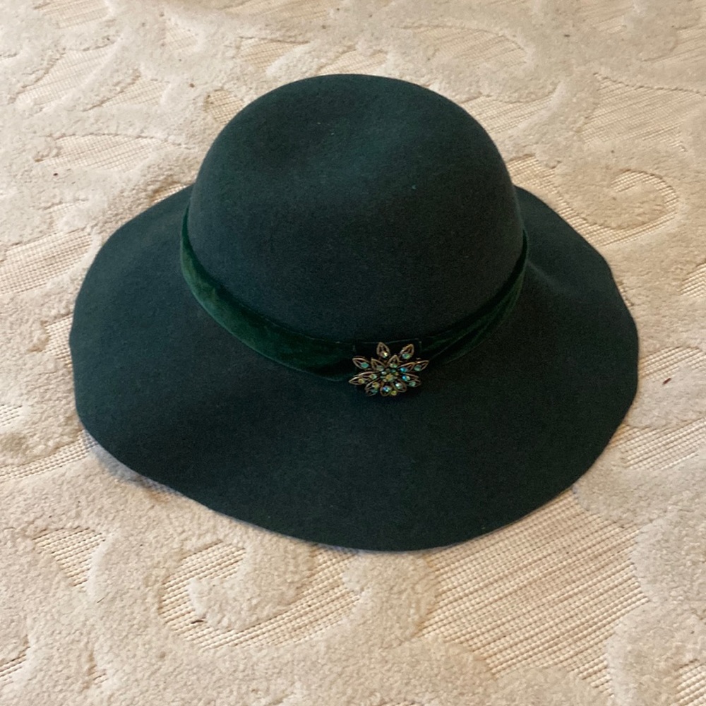 Green felt hat with broach